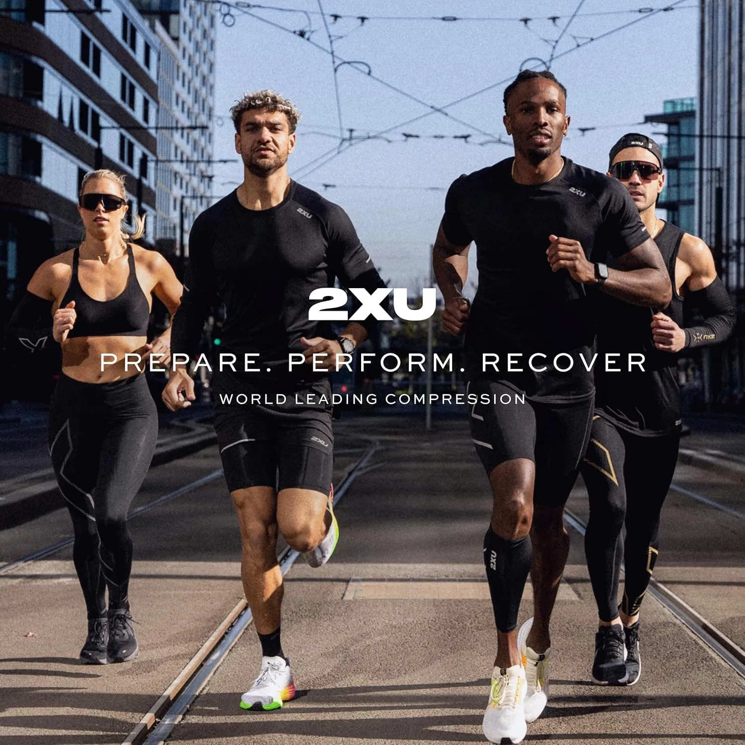 2XU Unisex Vect Crew Socks - Moisture-Wicking, Breathable, and Supportive Athletic Socks