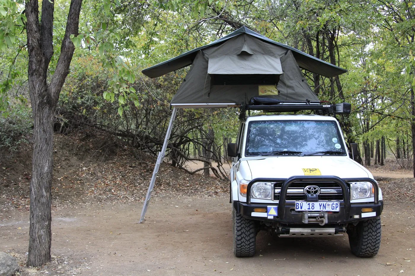 Eezi-Awn Series 3 1400 Roof Top Tent