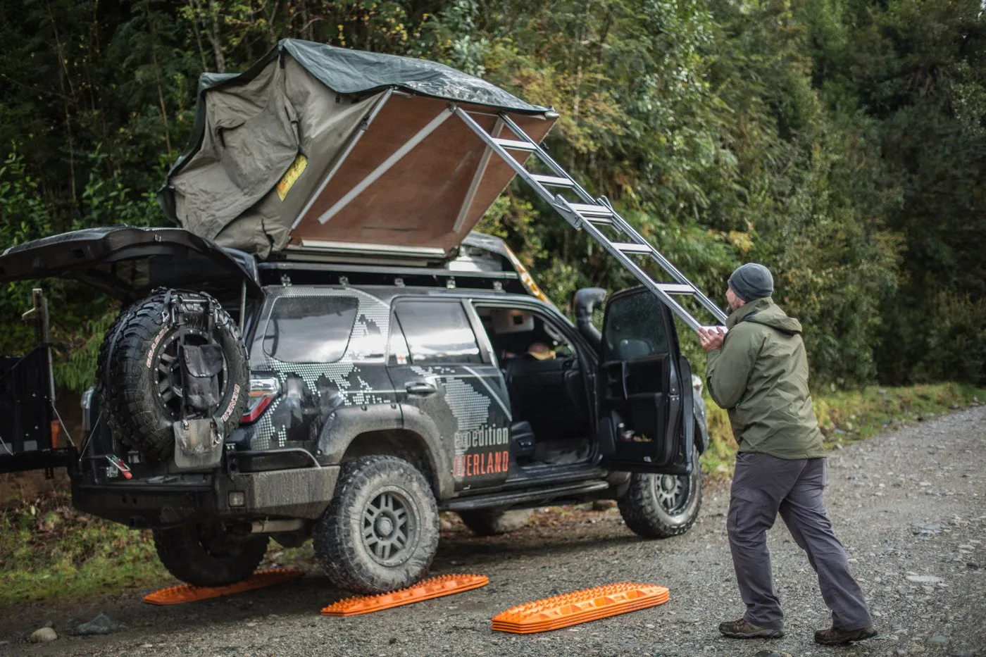 Eezi-Awn Series 3 1400 Roof Top Tent