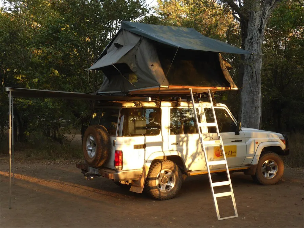 Eezi-Awn Series 3 1400 Roof Top Tent