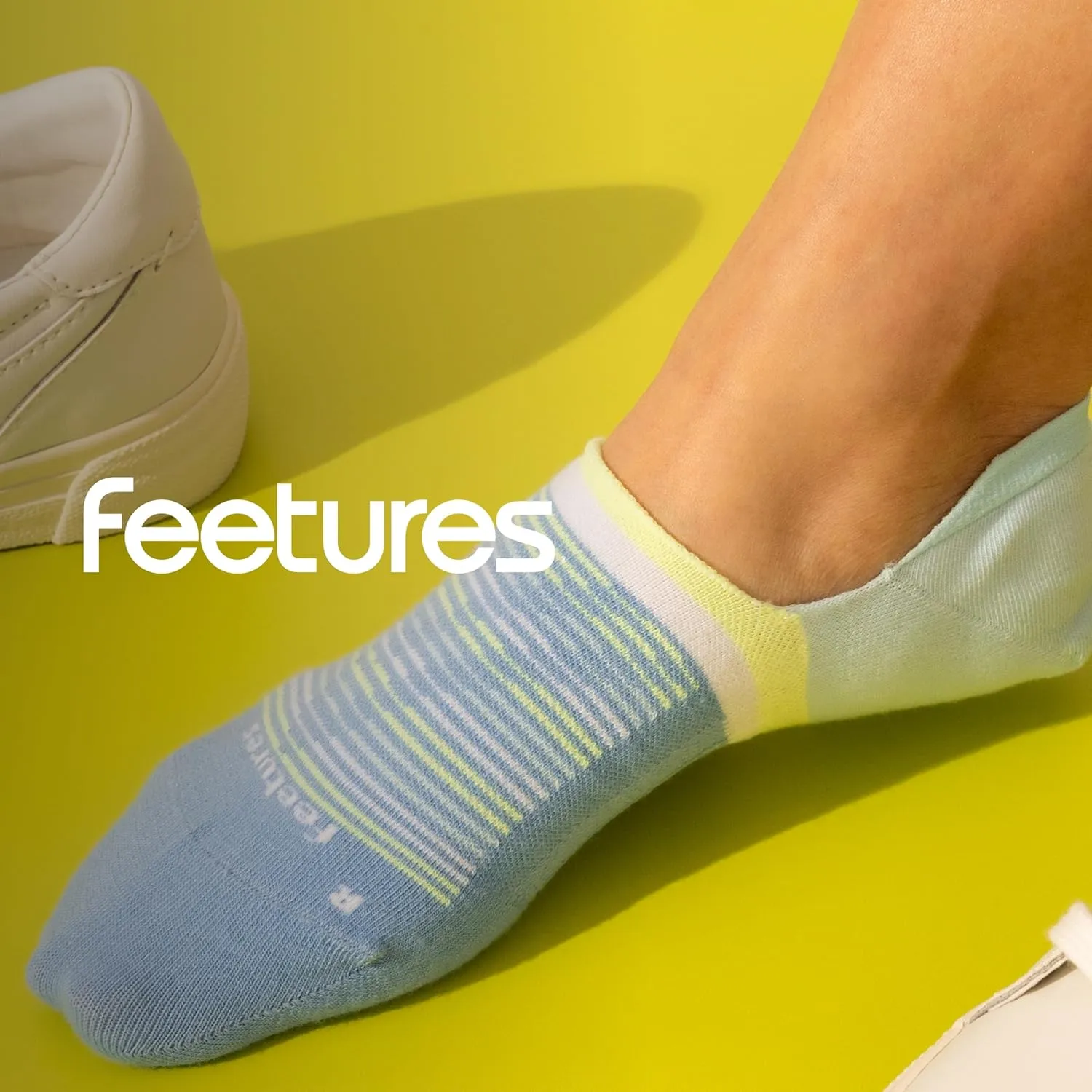 Feetures Everyday Ultra Light Cushion Invisible Sock for Women - Anti-Slip Sock Liner - (1 Pair)