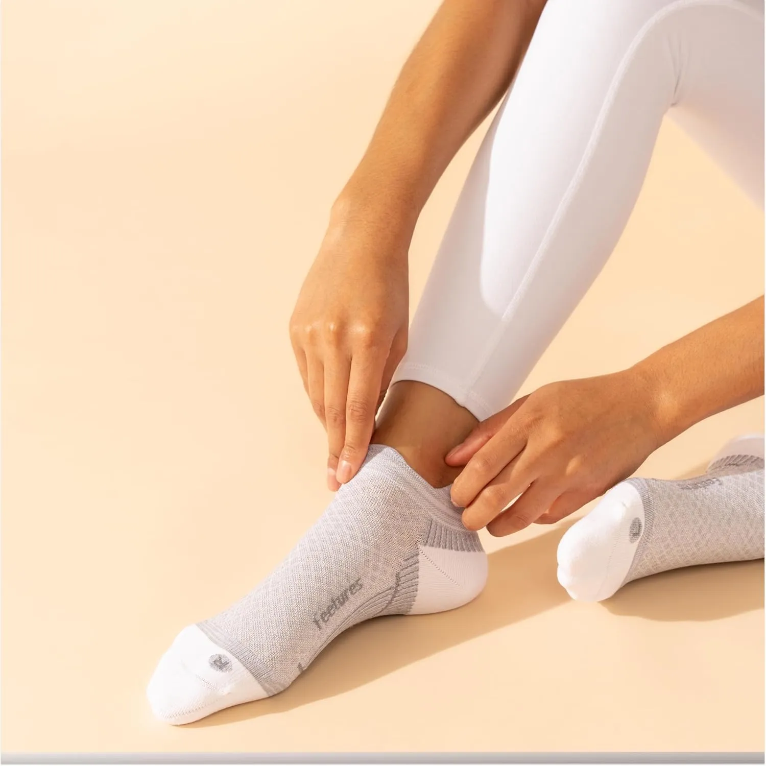 Feetures Plantar Fasciitis Relief Sock Light Cushion No Show Tab - Targeted Compression Sock for Women & Men