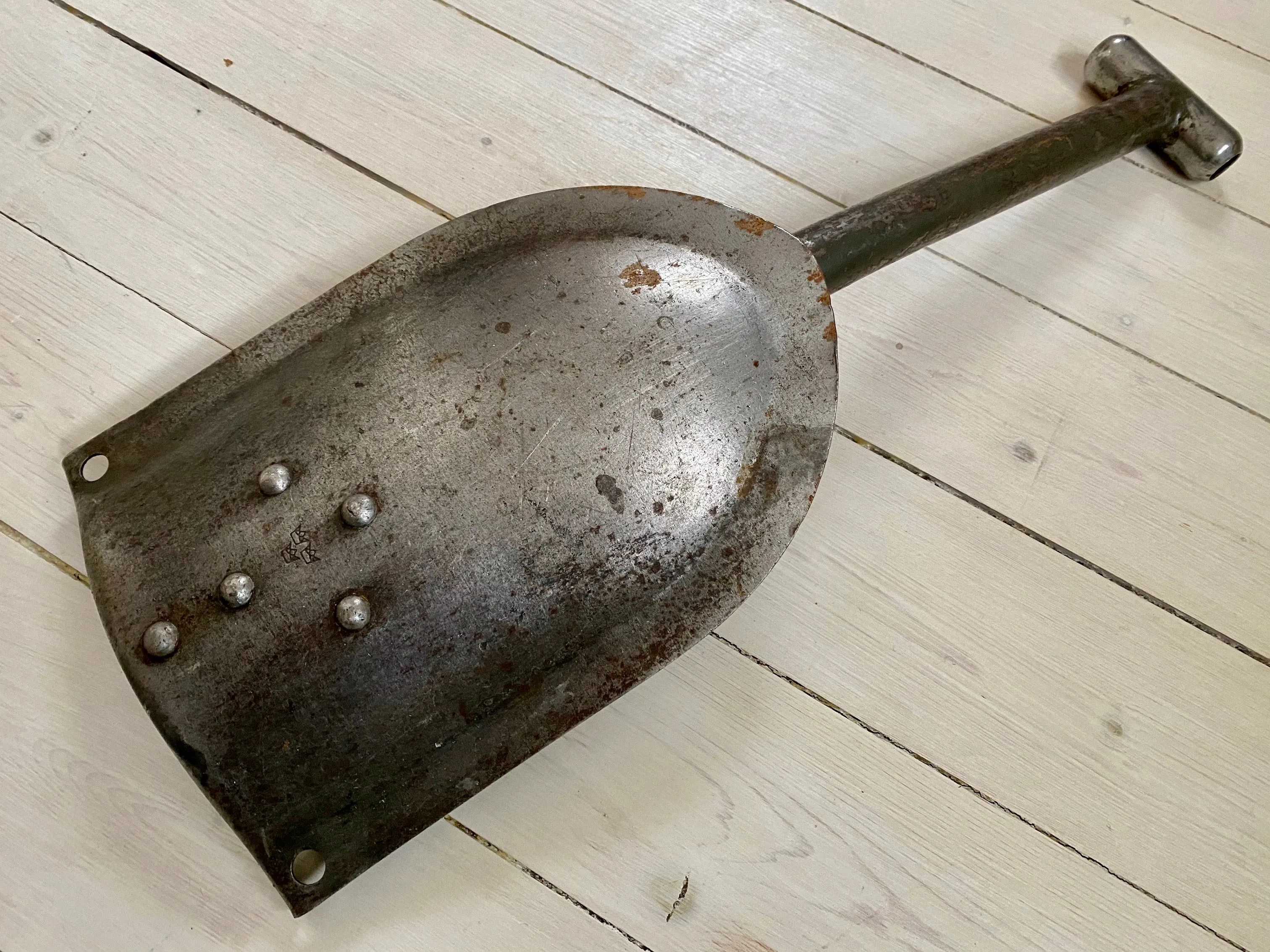 Folding shovel