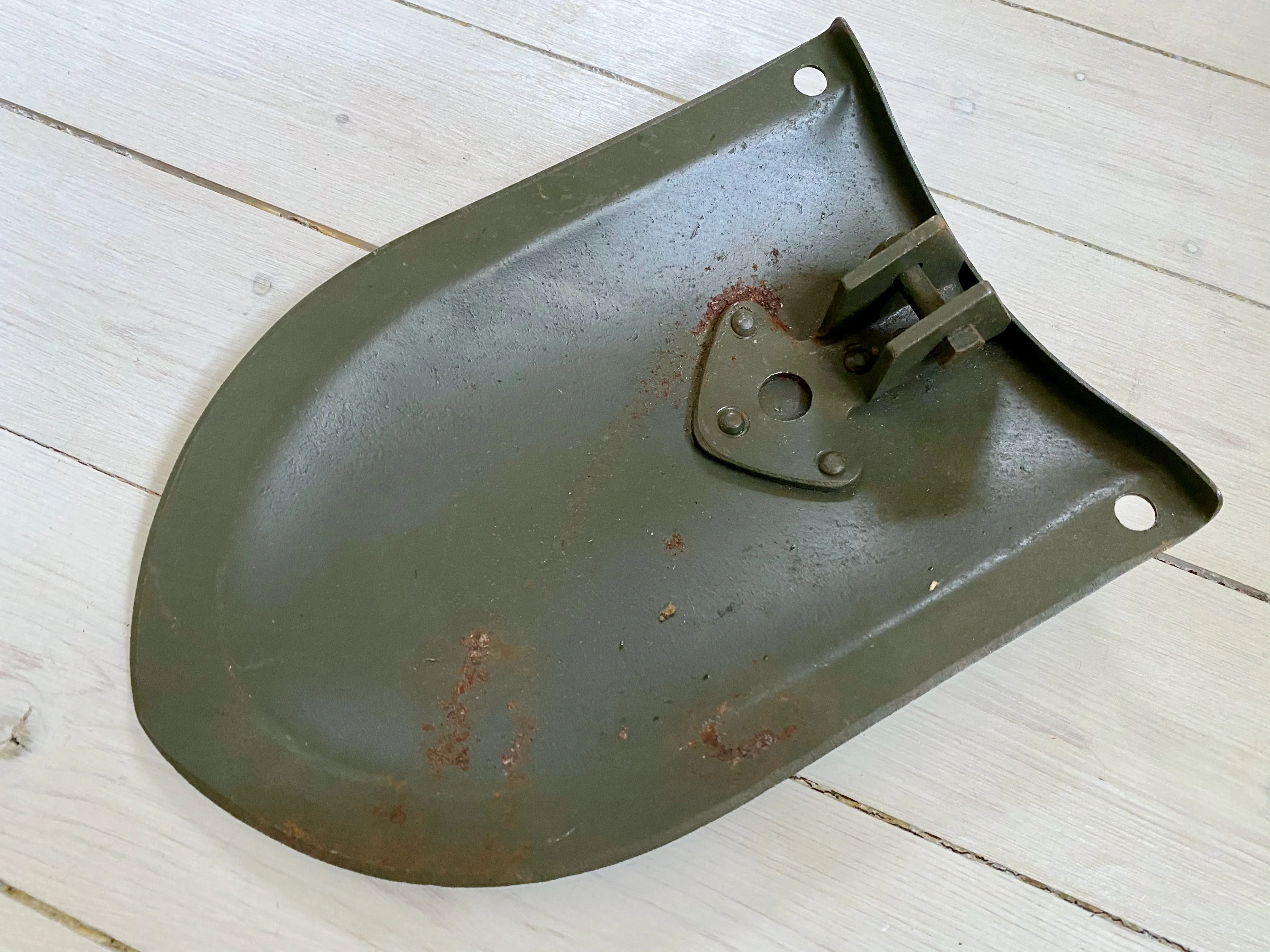Folding shovel
