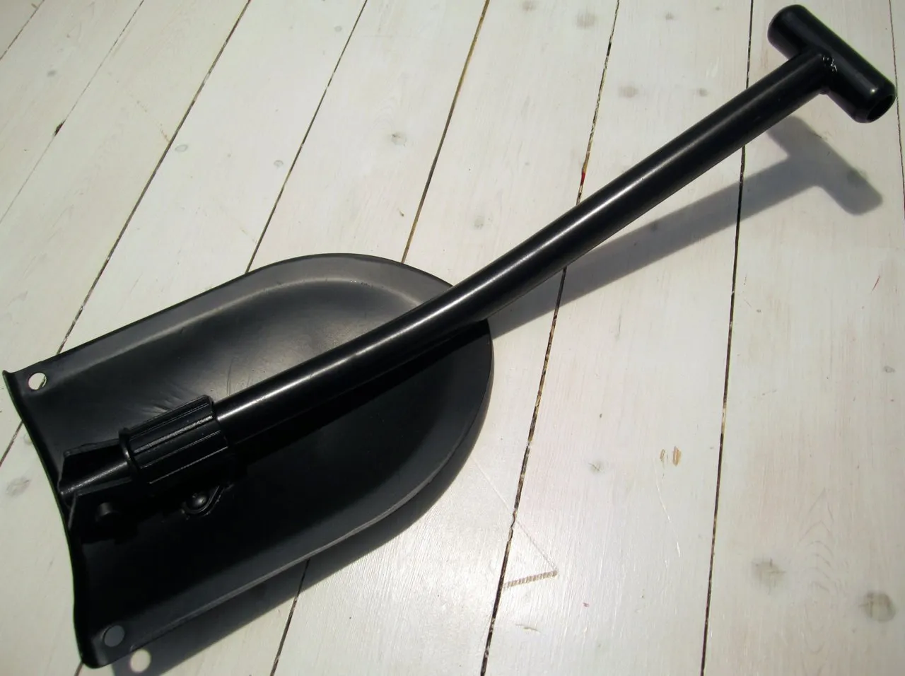 Folding shovel