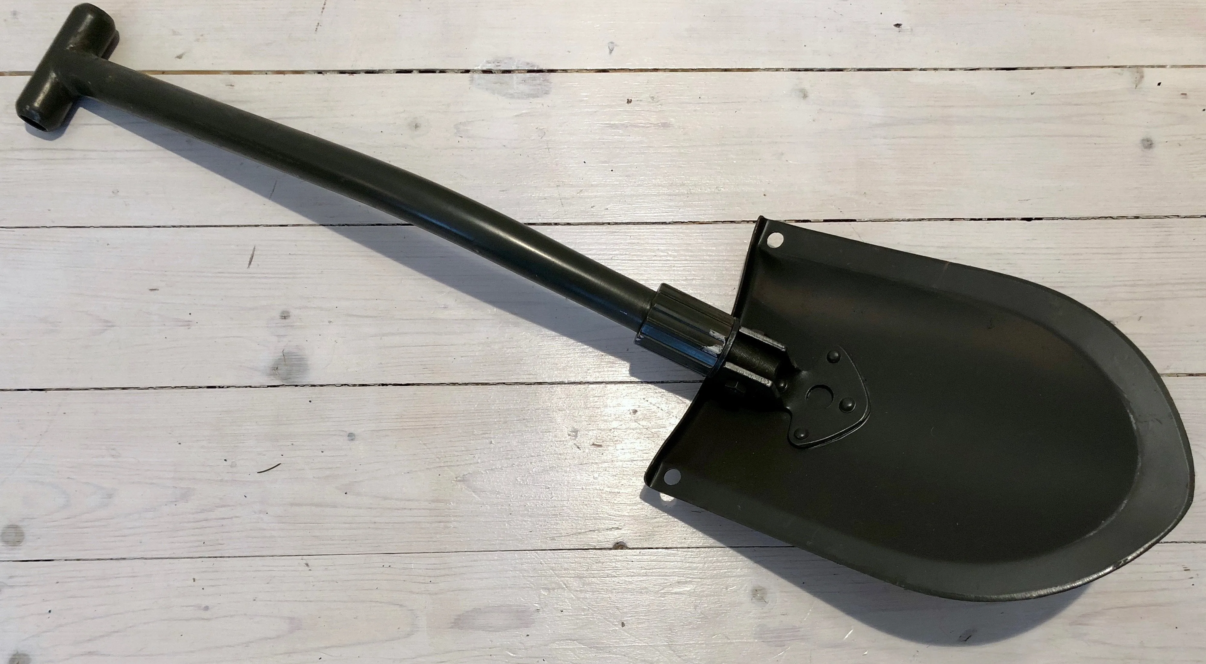 Folding shovel