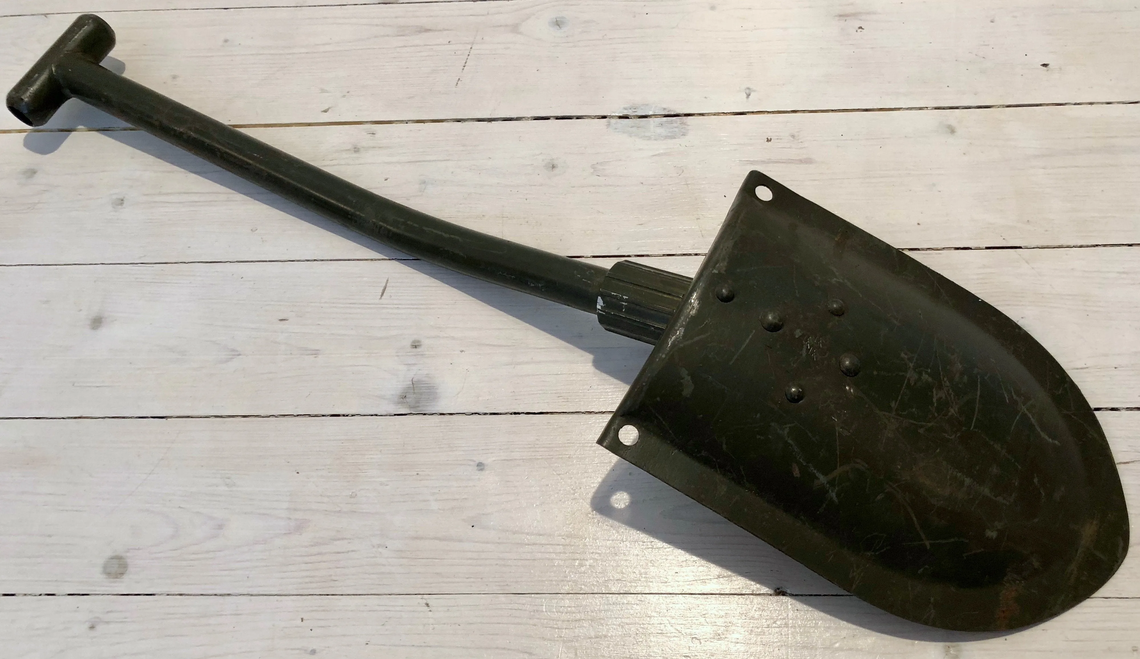Folding shovel