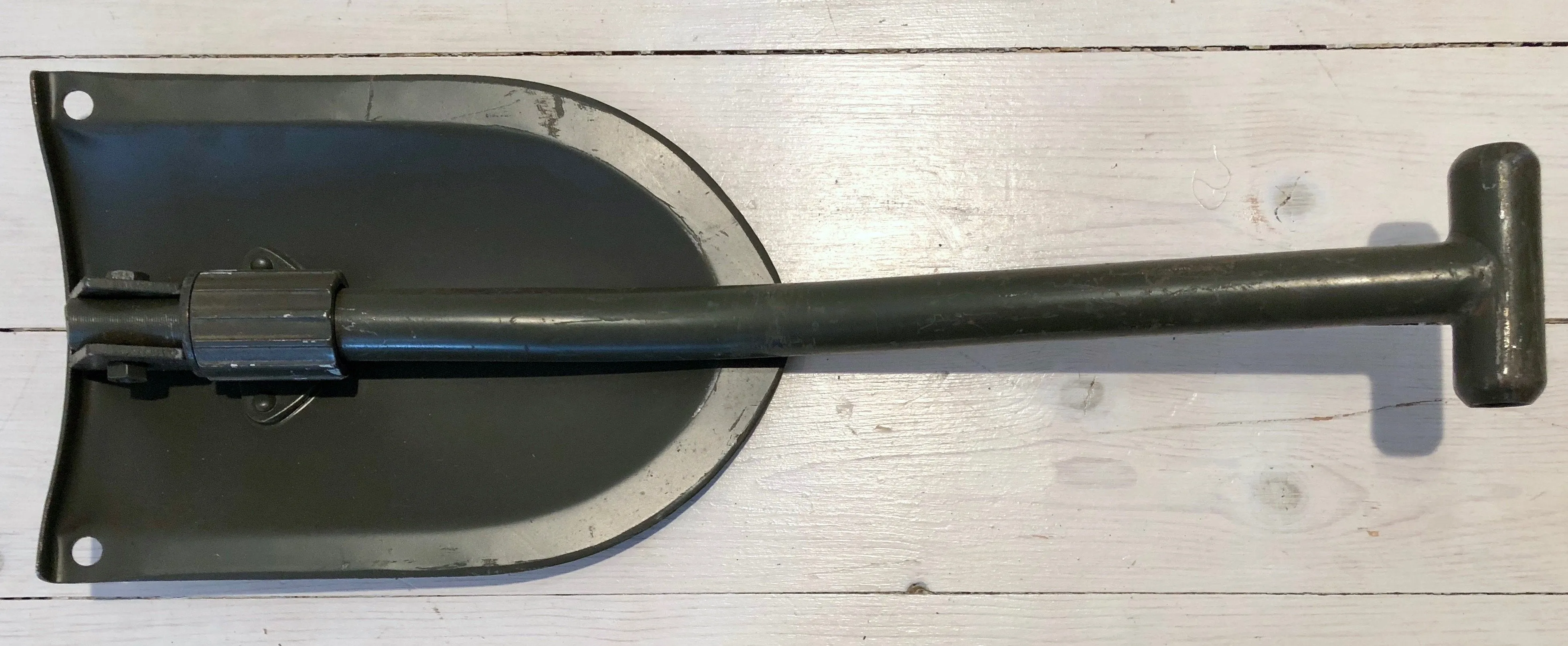 Folding shovel