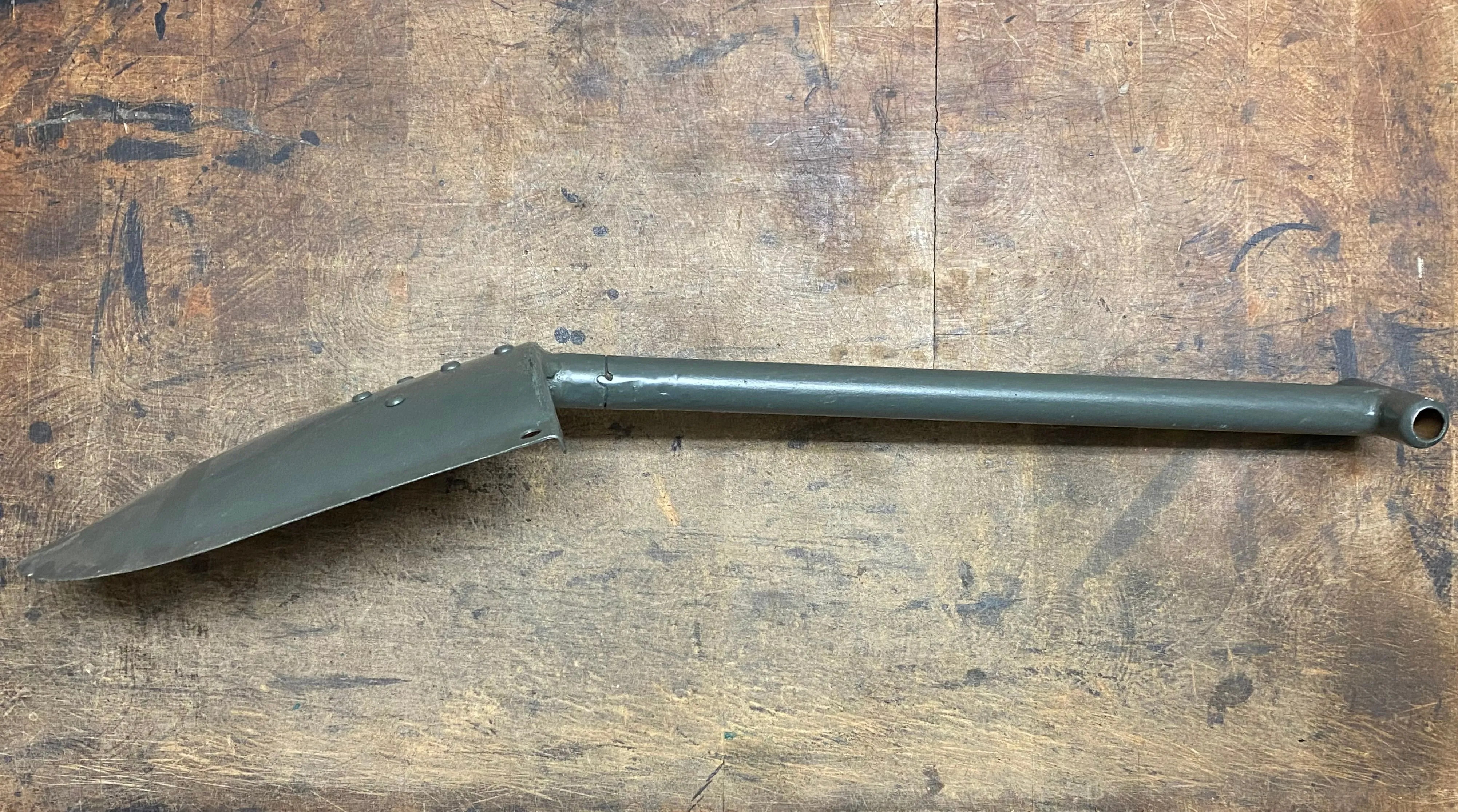 Folding shovel