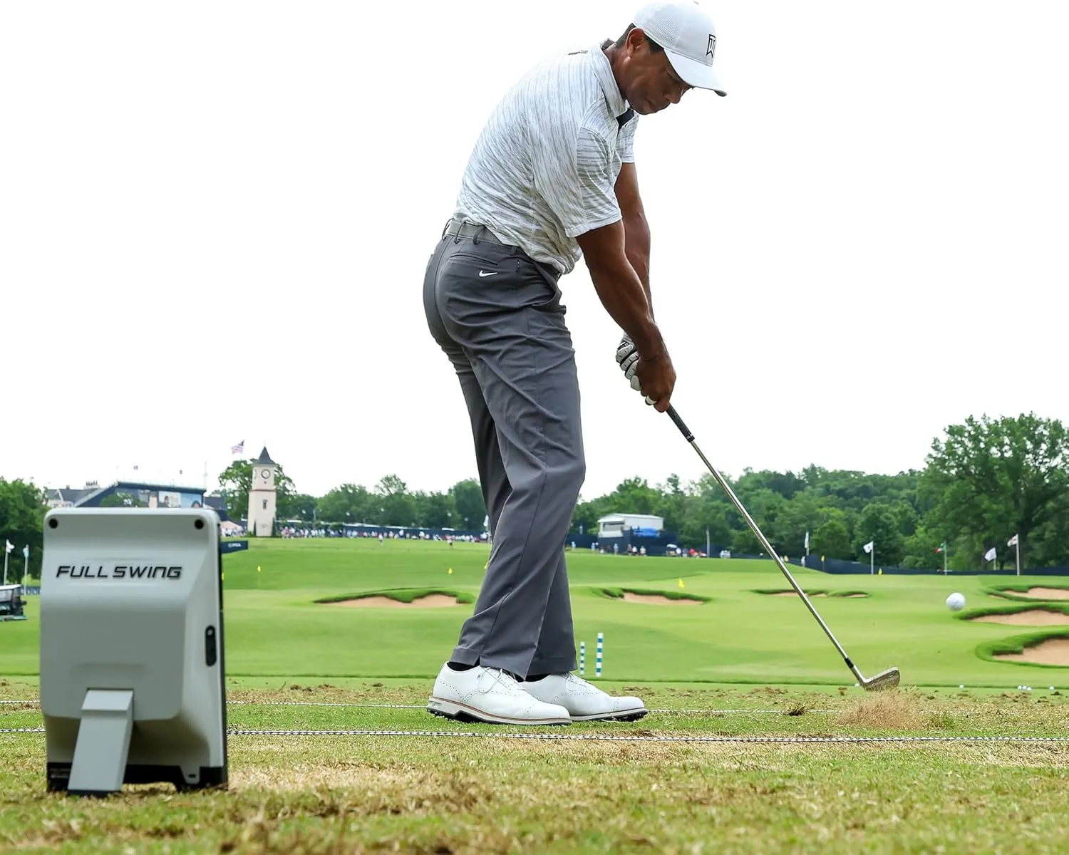 Full Swing KIT Golf Launch Monitor and Simulator | 16 Data Points Powered by 5D Ai Machine Learning Radar with Course GPS Overview for Real Time Ball Flight and Signature Series Gift Package