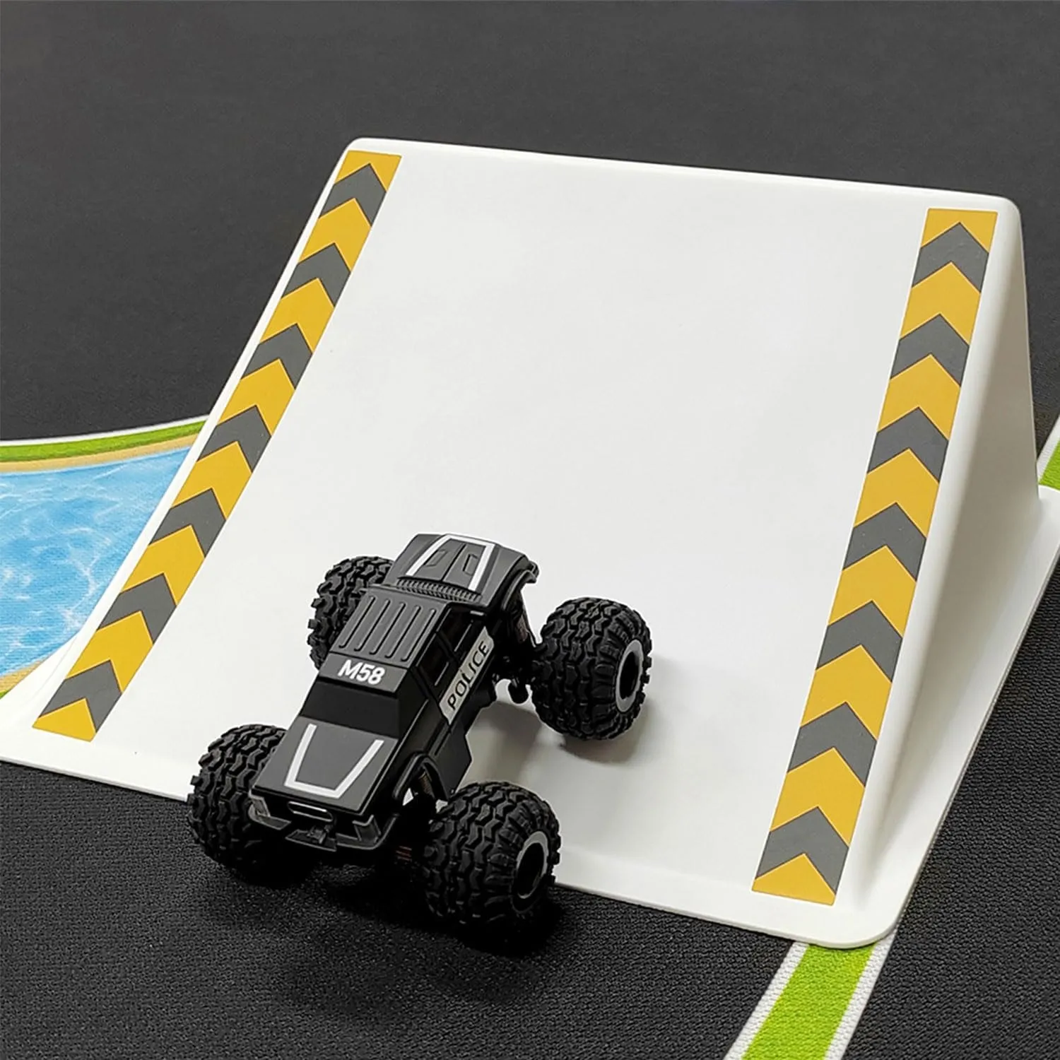 LDARC 1:58 Scale Mini RC Car RTR 2.4GHz Desktop Monster Truck Hobby Grade Remote Control Vehicle Model Comes with 2 Replaceable Body Shell
