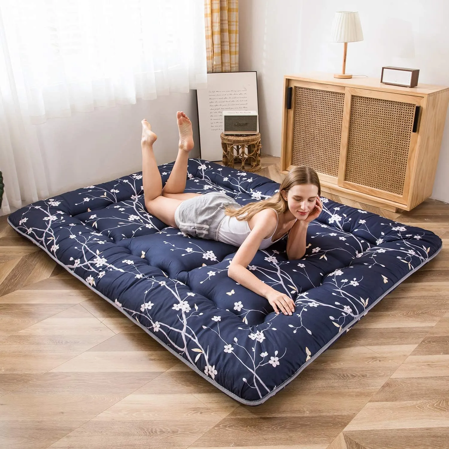 MAXYOYO Navy Floral Printed Japanese Floor Mattress Rustic Style Futon Mattress Foldable Bed Roll Up Camping Mattress Floor Lounger Bed Couches and Sofas Mattress Topper King Size