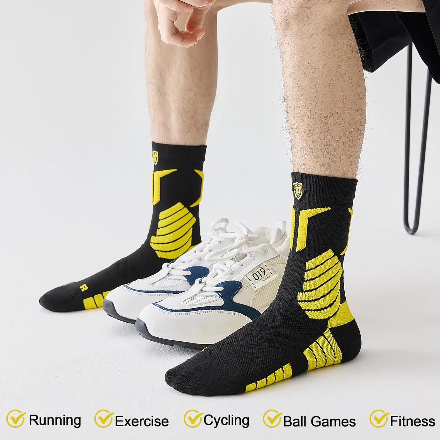 Mens Compression Crew Running Socks, Cushioned Moisture-Wicking Anti-Blister Athletic Socks for Hiking Basketball