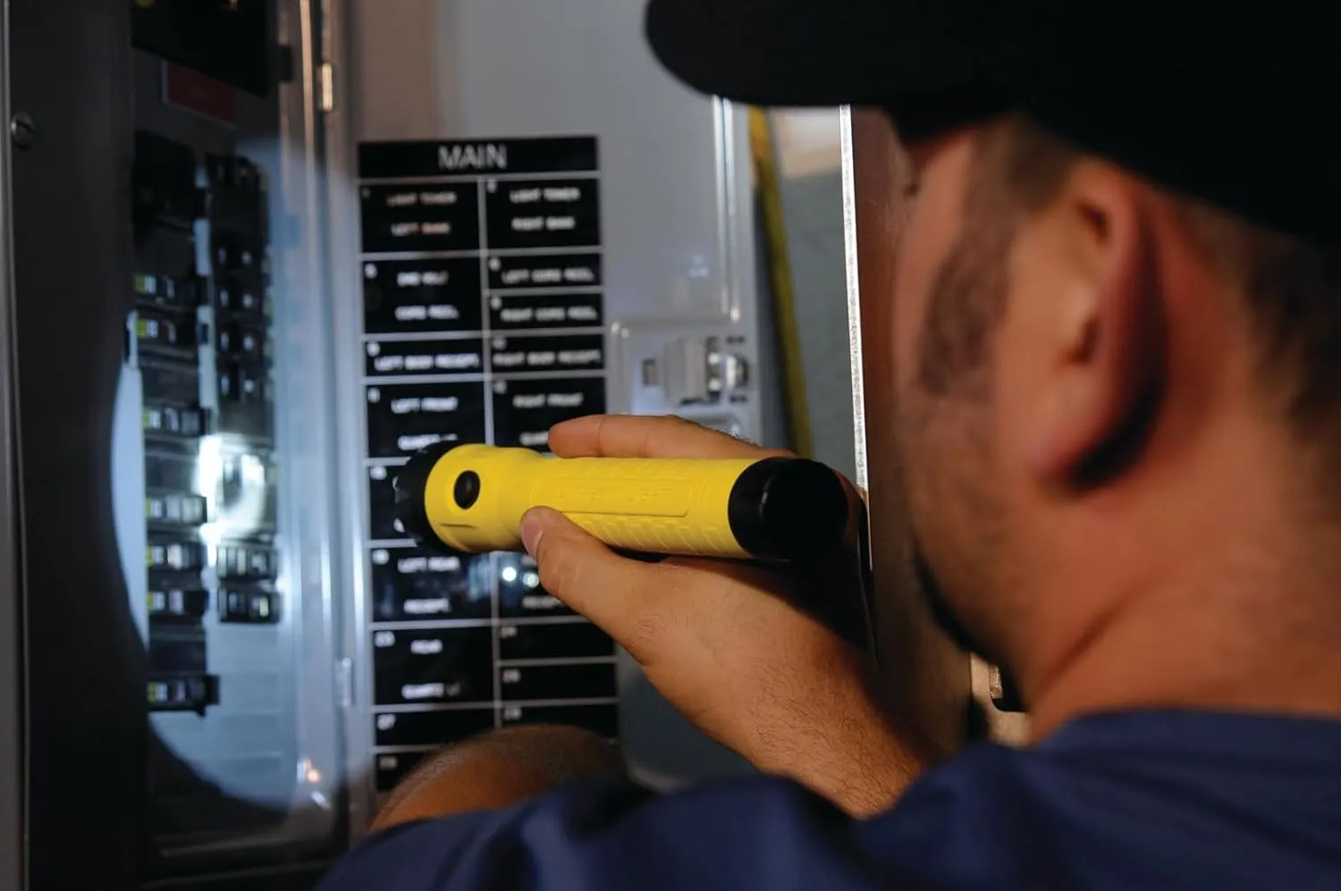 Streamlight 76412 PolyStinger LED HAZ-LO Intrinsically Safe Rechargeable Flashlight with 120-Volt AC/12-Volt DC Charger, Yellow - 130 Lumens