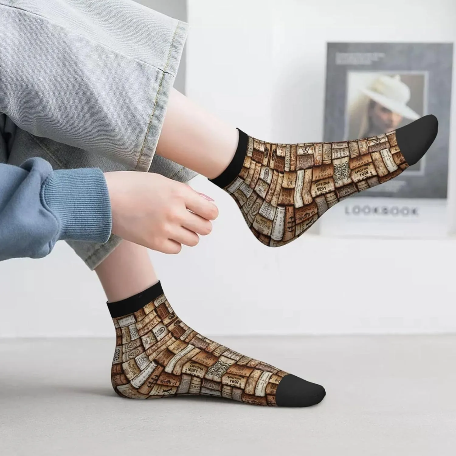 Wine cork print Men's Moisture Wicking Socks for Work Sports Boot Socks Athletic Running Daily